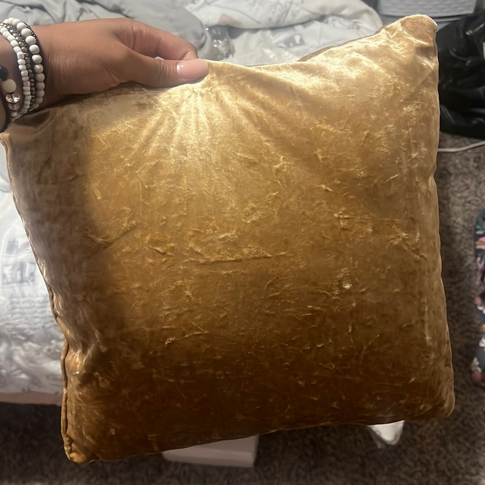 throw pillow